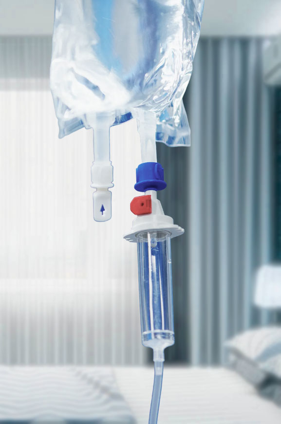 Капельница на фоне окна